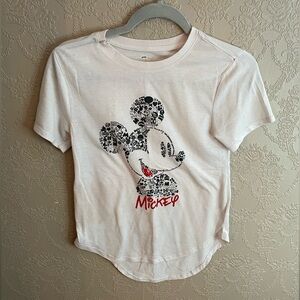 Disney women’s white Mickey shirt size medium good condition